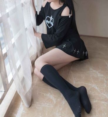 娇妻在舞厅被别人进入小说