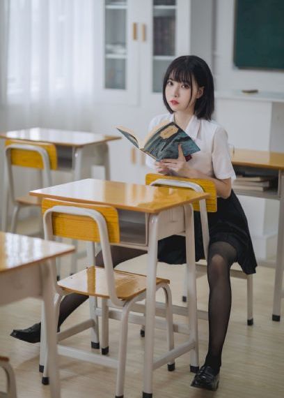 美女老板的贴身男保镖短剧